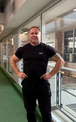 Инструктор групповых программ Кузнецов  Сергей 