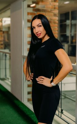 Инструктор групповых программ Виктория Нусинова