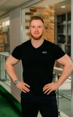 Инструктор групповых программ Алексей  Ступников 
